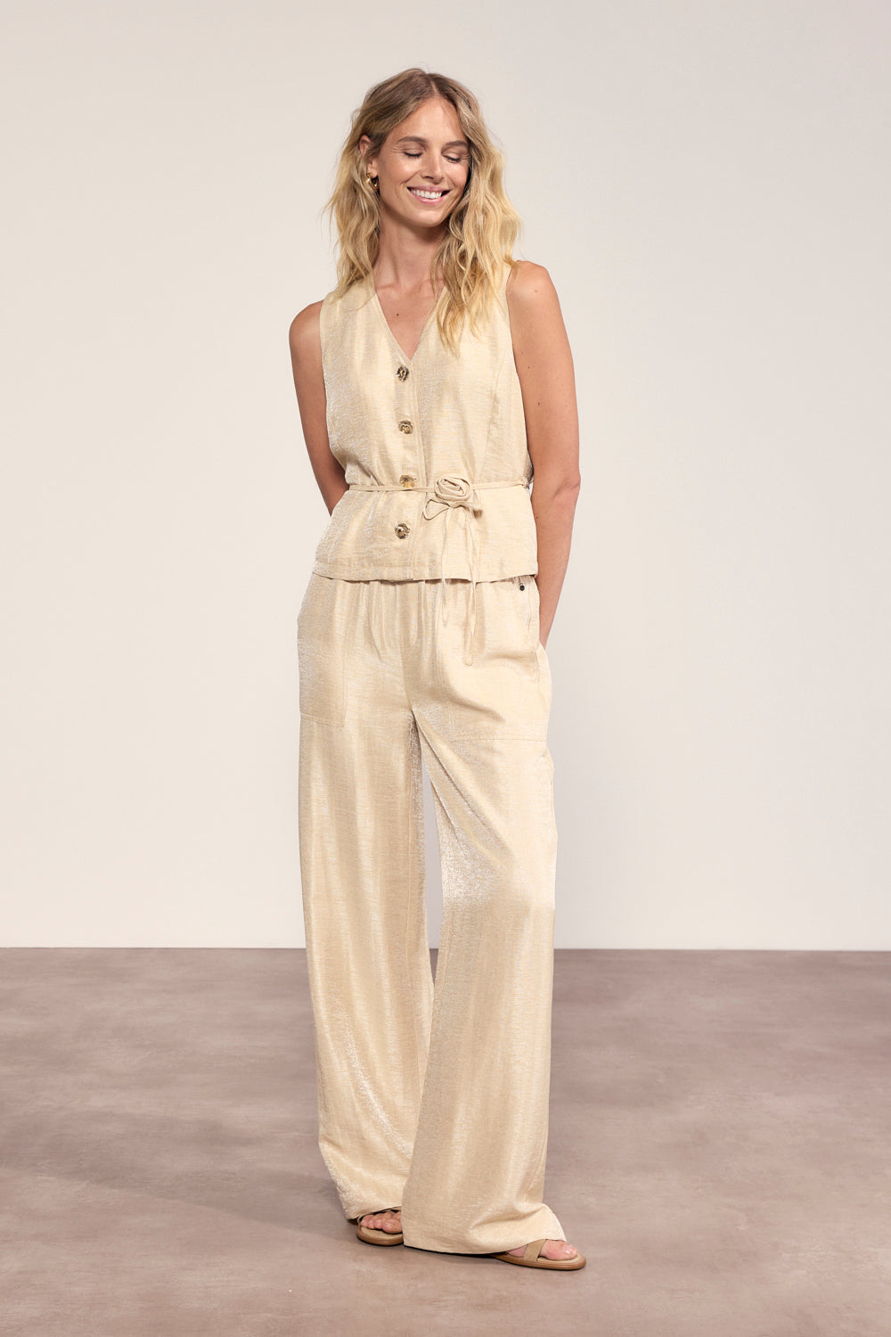 Tramontana - Shimmer waiscoat Flower belt