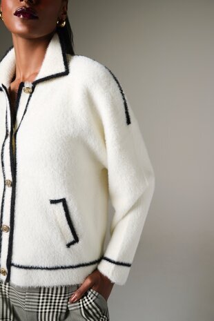 K-design - B846 Cardigan met knopen ecru 
