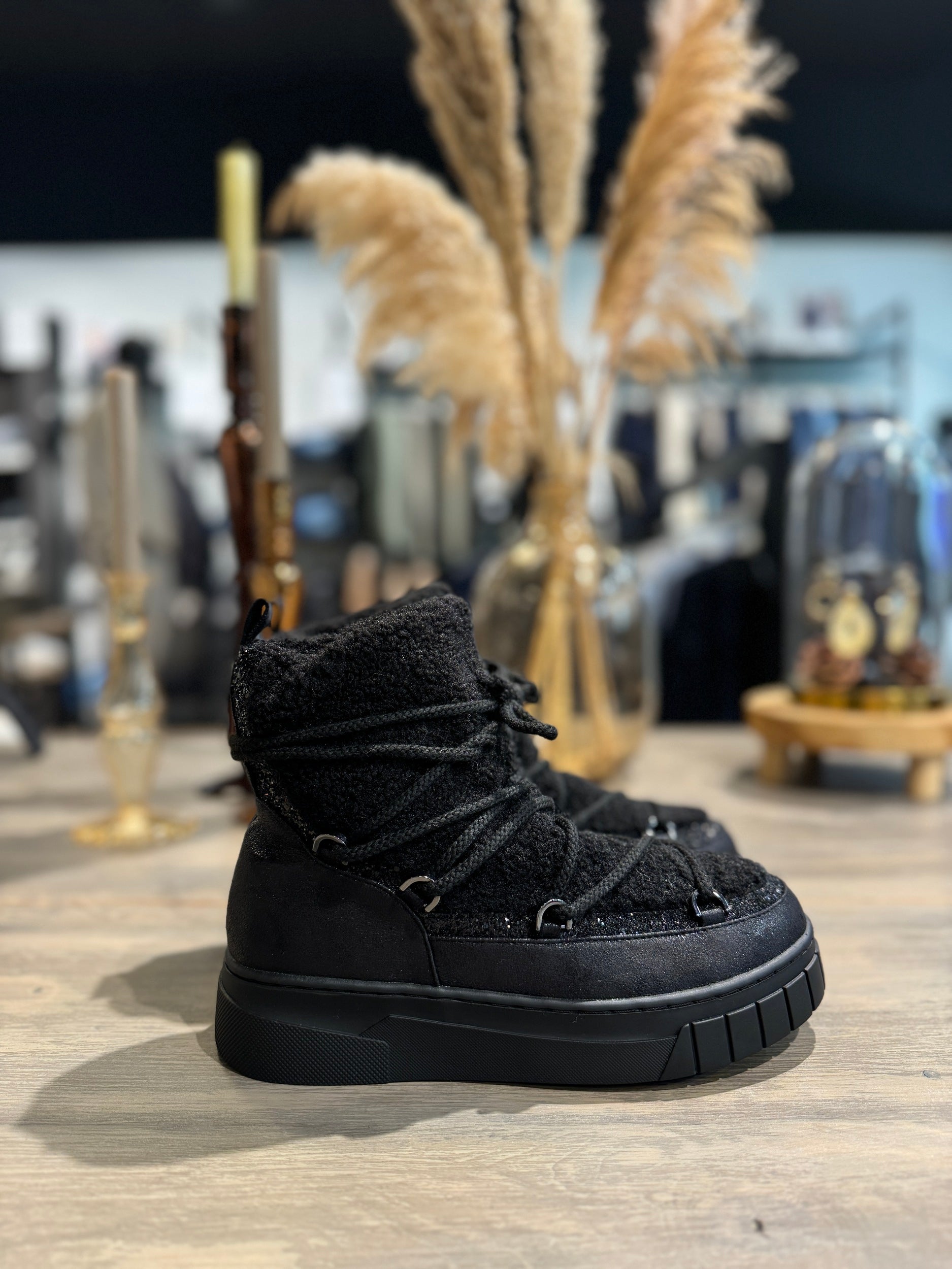 Winter Boots - Bobbi Zwart
