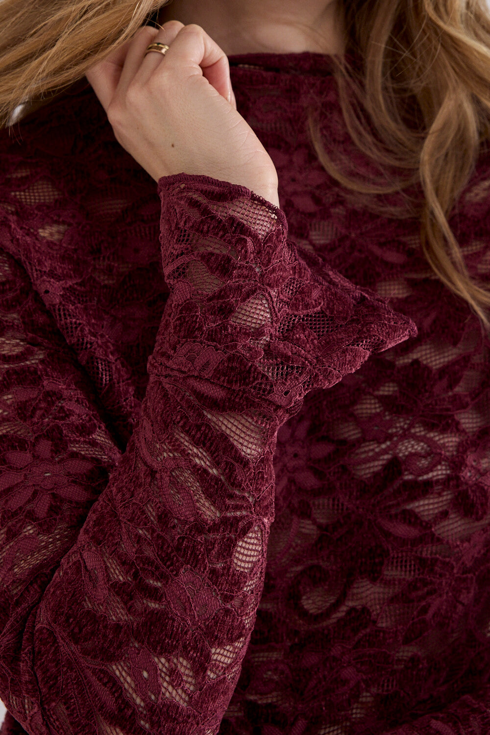 Tramontana - Velvet Stretch Lace Pomegrenade