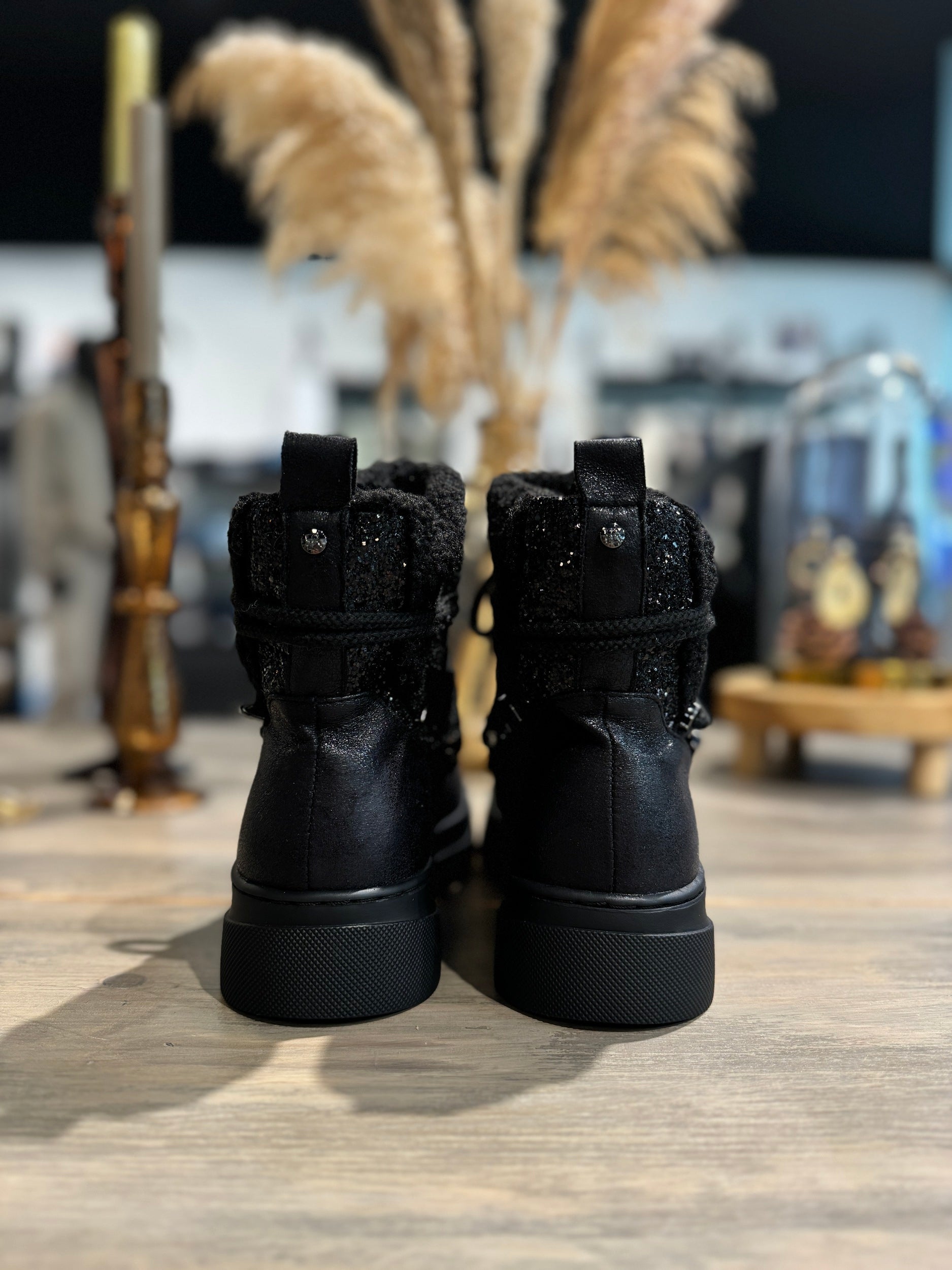 Winter Boots - Bobbi Zwart
