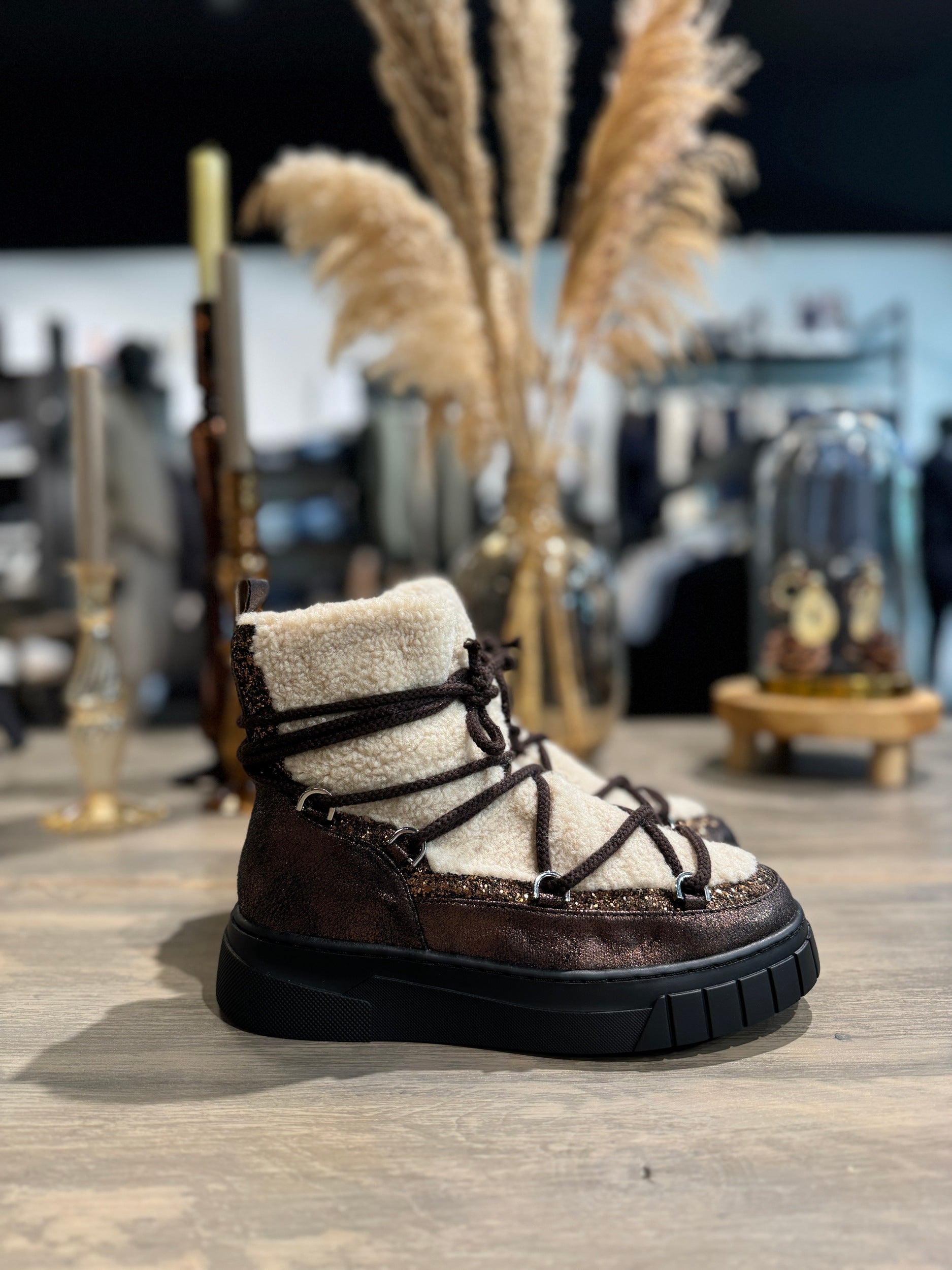 Winter Boots - Bobbi Brons