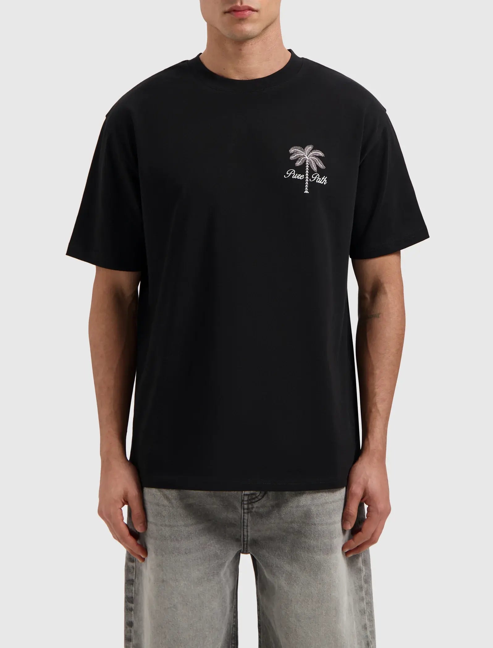 Pure Path - Stitched Paradise T-shirt Zwart